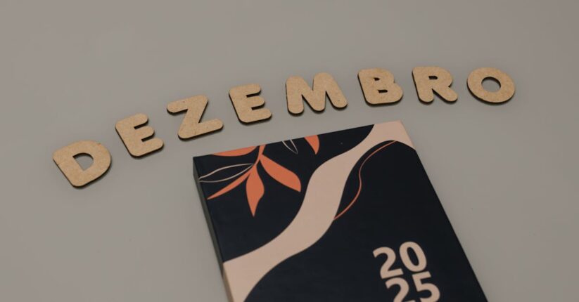 プロフィールブックのページ構成を設計するラフスケッチ。完成前のレイアウトイメージ。