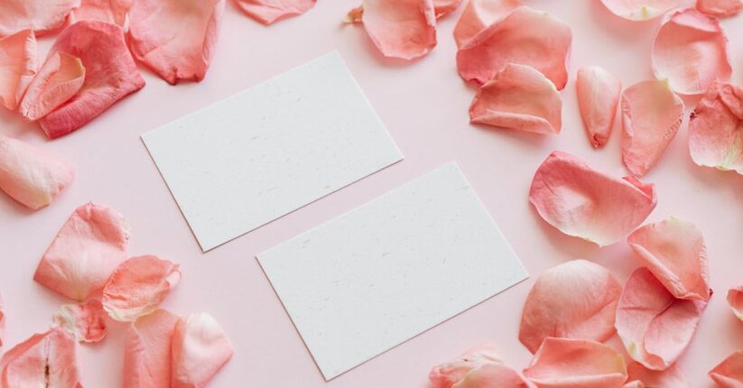 席札メッセージの構成を図解したメモ。挨拶・感謝・結びの3ステップが並んでいる。