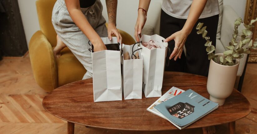 文字や写真を詰め込みすぎず、余白を生かした結婚式プロフィールブックのデザイン例。